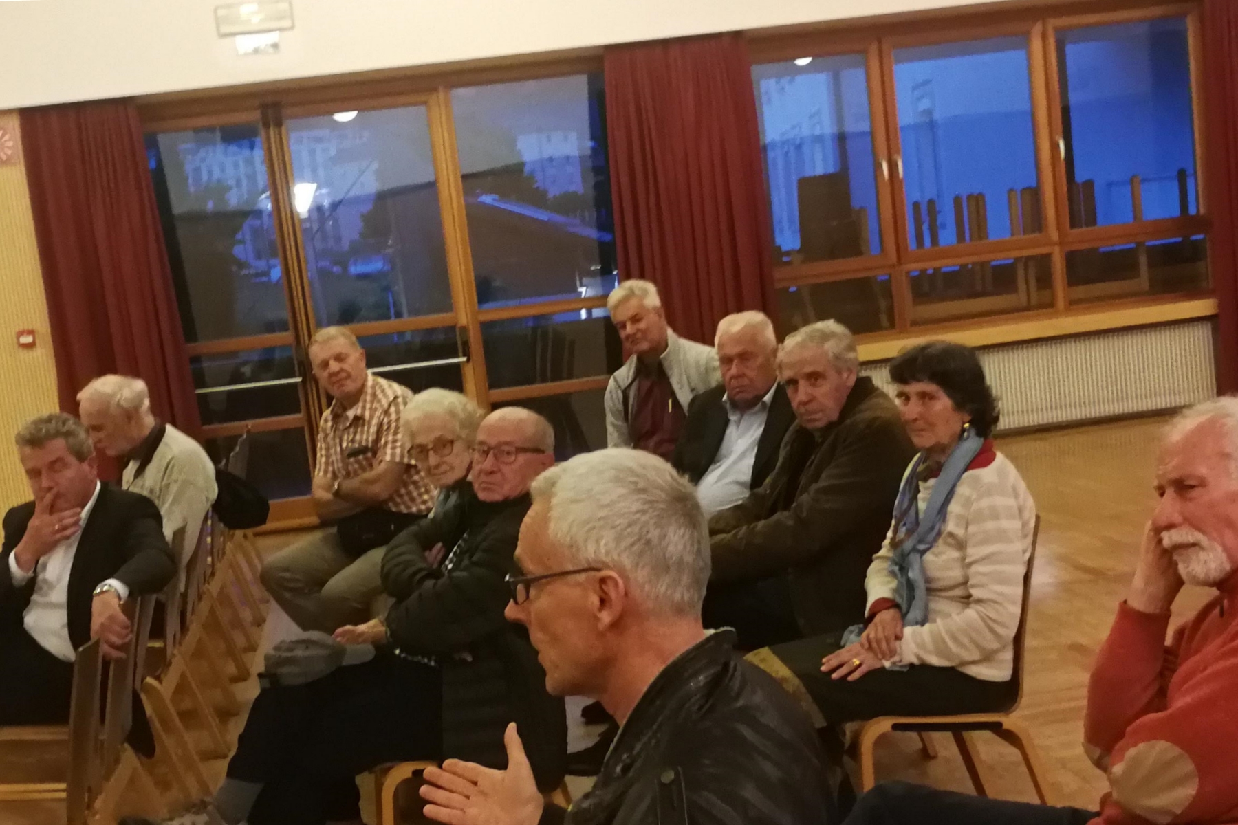 Grieser diskutieren über ungelöstes Verkehrsproblem und die Zukunft des Kulturheimes