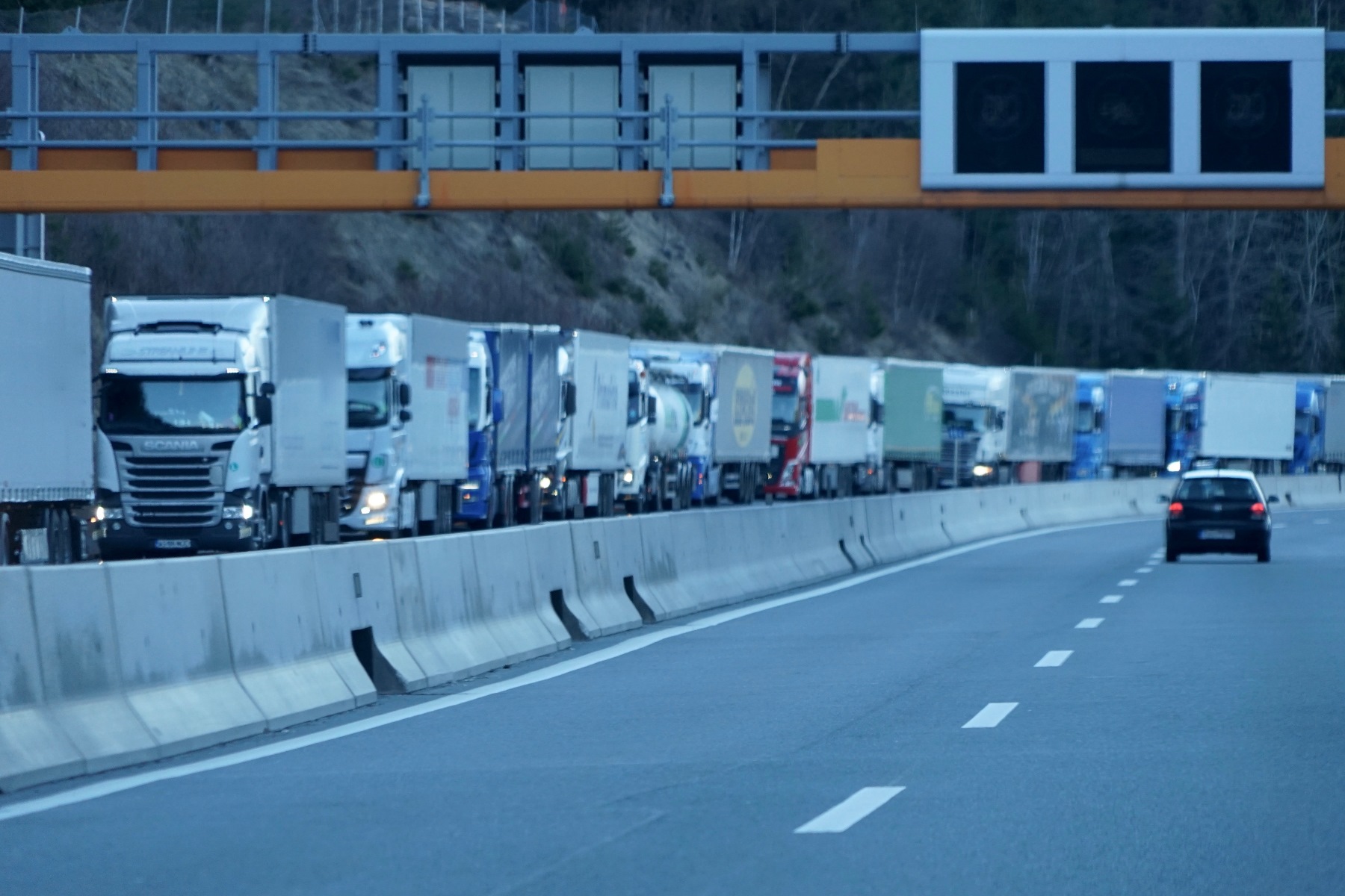 Kompatscher muss Testchaos am Brenner beenden
