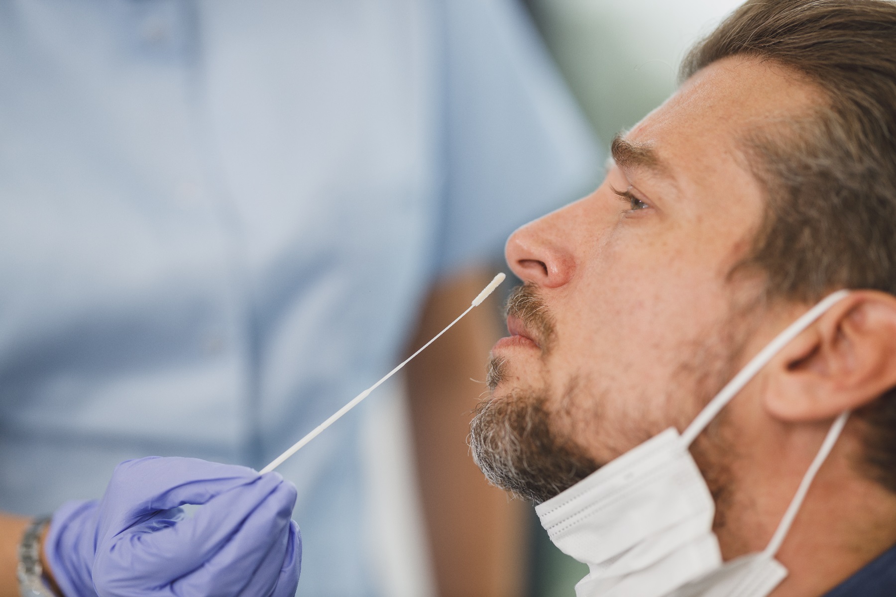 Anfrage | Beschluss der Landesregierung Nr. 858 – Voraussetzungen der Apotheken für die Durchführung der serologischen Schnelltests zur Selbstkontrolle sowie Antigen-Schnelltests auf COVID-19