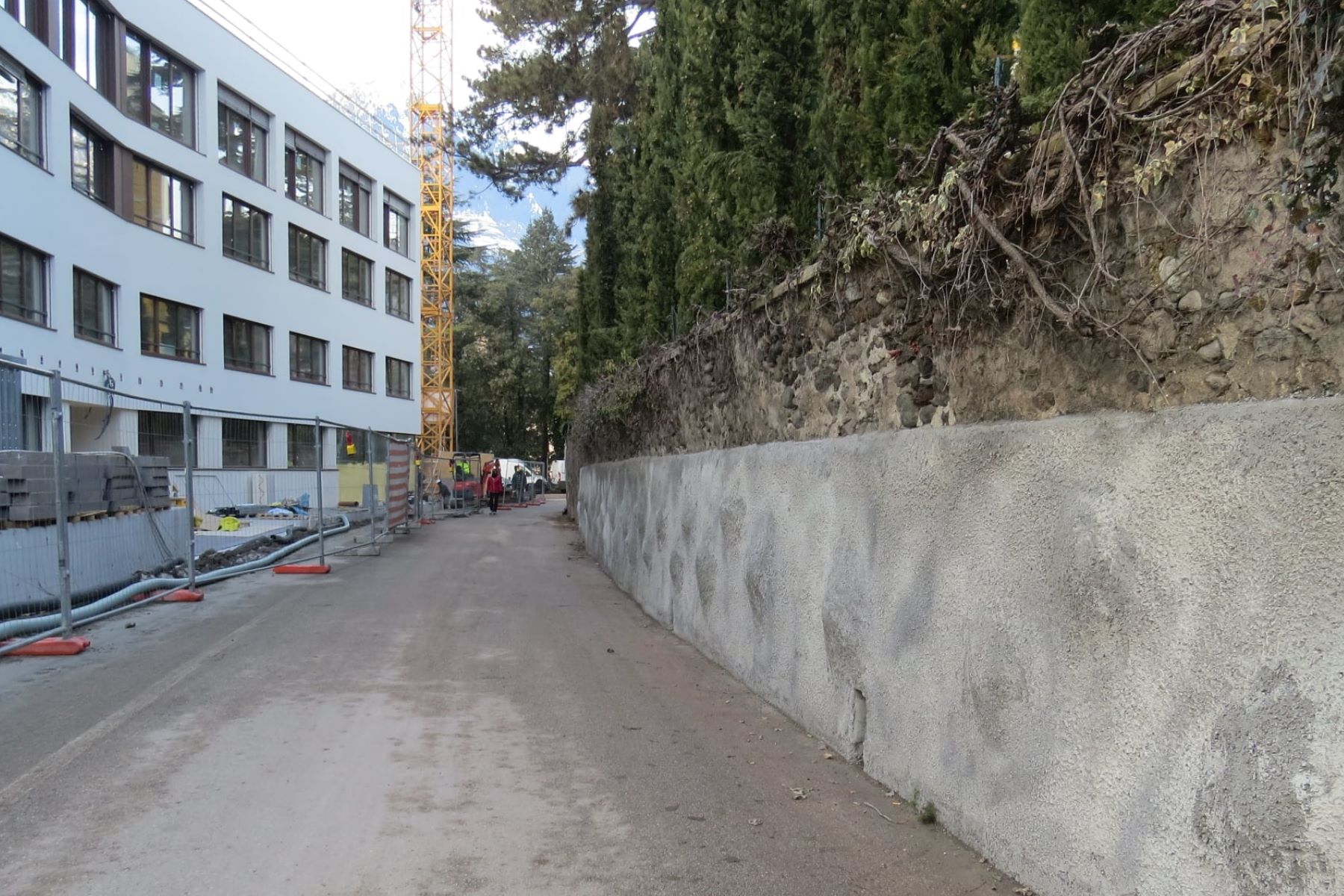 Meraner: „‚Sanierung’ der Trockensteinmauer in der Nähe des Palace ist ein baukultureller Frevel!“